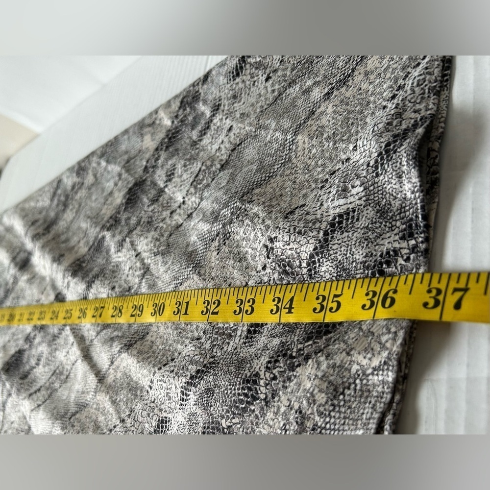 NWT THE LIMITED PYTHON PRINT FAUX WRAP SKIRT. HIDDEN ZIP, SKIMS BODY, 18W - Picture 5 of 6
